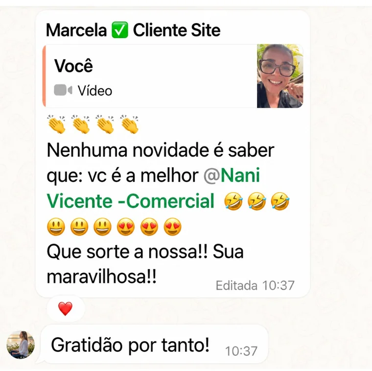 Mensagem de Marcela no grupo, respondendo a um vídeo da Nani: Nenhuma novidade é saber que vc é a melhor, Nani Vicente. Que sorte a nossa! Sua maravilhosa! E em seguida: Gratidão por tanto!